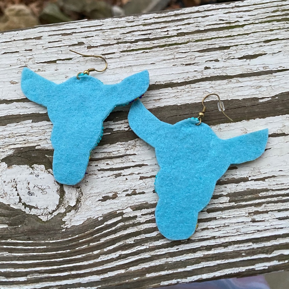 Steer Earrings Turquoise Western Beaded Cow Bull - Picture 3 of 7